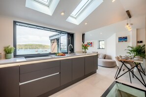Oven, dishwasher, cookware/dishes/utensils - 2 Bed in Polruan (oc-w31943) (Fowey)