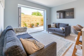 TV - 1 Bed in Carlyon Bay (oc-c32050) (Carlyon Bay)