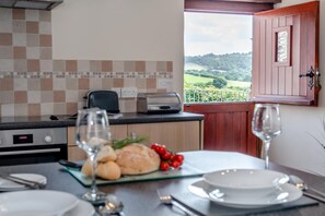 Dining - 1 Bed in Woodford (oc-o32064) (Woodford)
