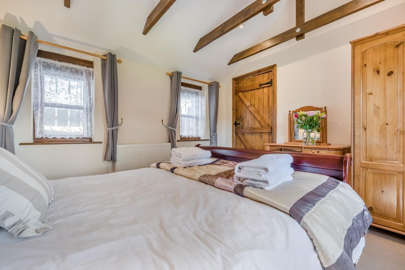 مكواة/لوح كي وواي فاي مجانًا وملاءات أسرّة