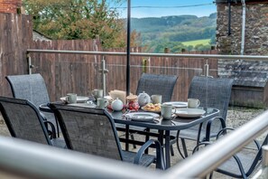 تناول الطعام بالخارج