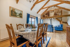 Dining - 3 Bed in Woodford (oc-w32062) (Woodford)