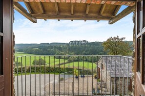 Property grounds - 3 Bed in Woodford (oc-w32062) (Woodford)