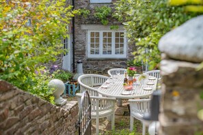 Outdoor dining - 4 Bed in St. Martin (oc-p31126) (Saint Martin-by-Looe)