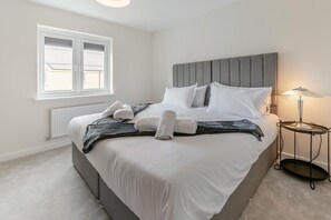 Een strijkplank/strijkijzer, reisbedje, gratis wifi, beddengoed