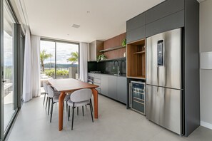 Frigorifero, microonde, forno, macchina per tè/caffè