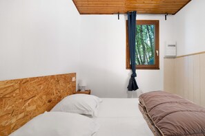 1 slaapkamer, een strijkplank/strijkijzer, wifi