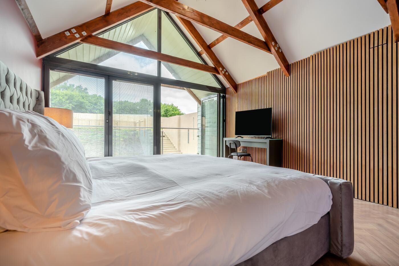 Een strijkplank/strijkijzer, gratis wifi, beddengoed