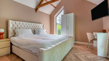 Iron/ironing board, travel cot, free WiFi, bed sheets