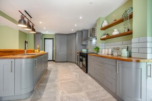 Microwave, oven, dishwasher, high chair - 5 Bed in Horningtops (oc-o30628) (Horningtops)