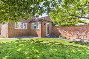 Exterior - 1 Bed in Halam (oc-o32227) (Halam)