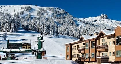 Slopeside Hotel Rm w/ Kitchenette | Hot Tub & Gym