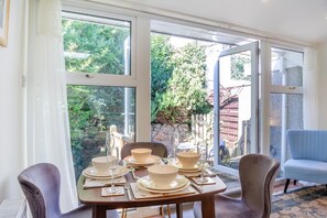 Dining - 2 Bed in Pwllheli (oc-h32071) (Pwllheli)