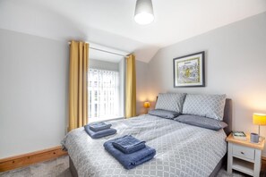 Iron/ironing board, travel cot, free WiFi, bed sheets - 2 Bed in Pwllheli (oc-s32070) (Pwllheli)