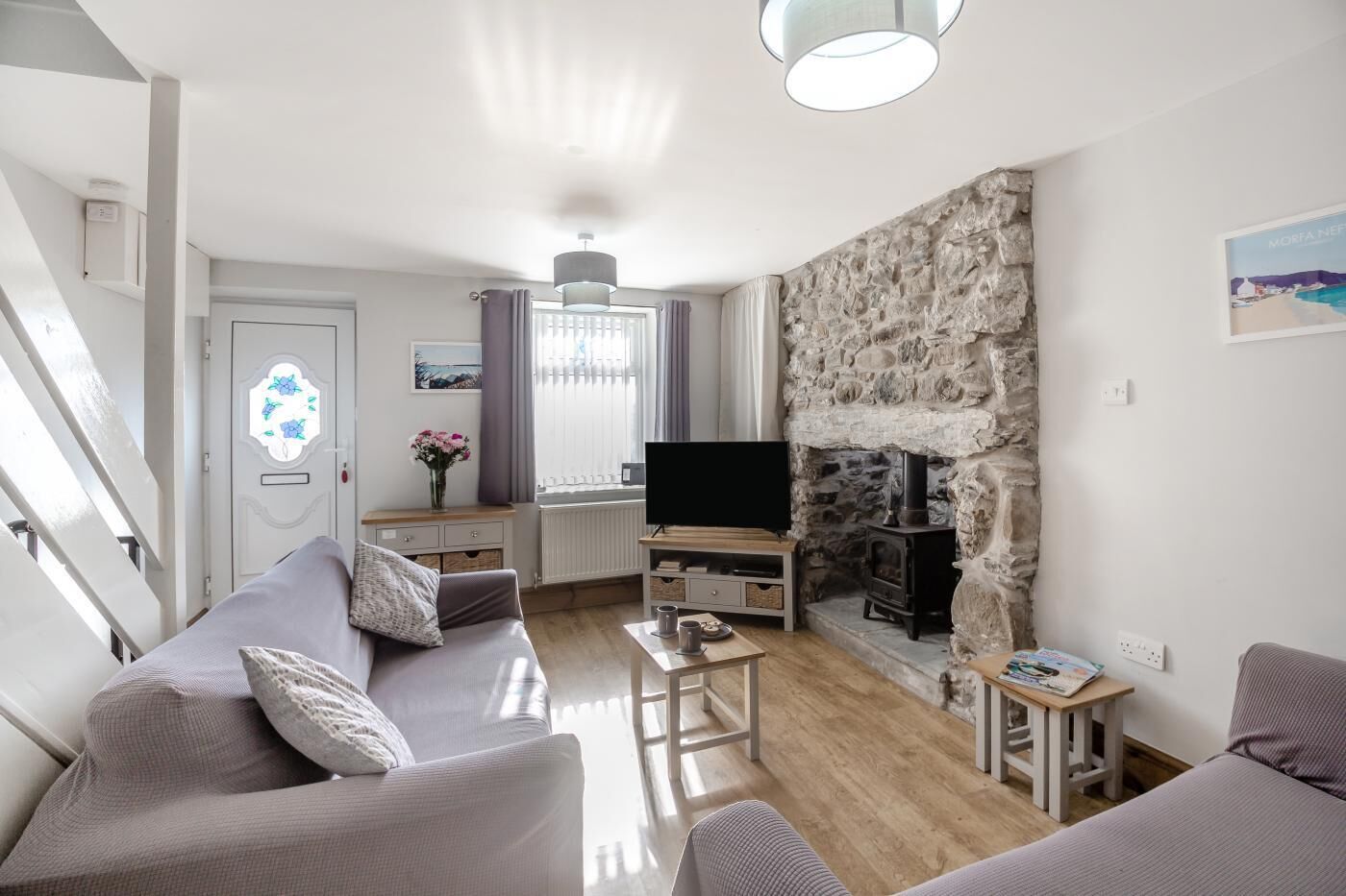 Televisión y chimenea 