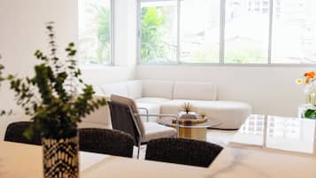 Apartment, 3 Bedrooms, City View | Living area