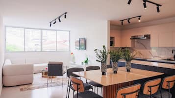 Leilighet, 3 soverom, byutsikt | Oppholdsområde