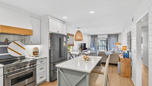 Adorable Beachfront Condo | Pool Access