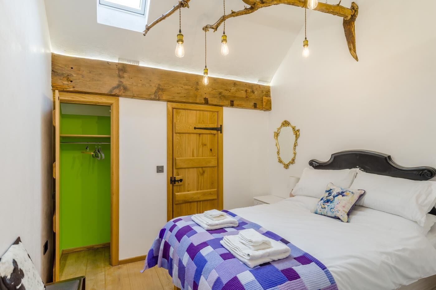 WiFi (free), bed sheets