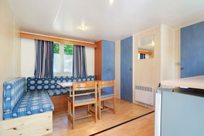 Dining - Mobile Home in "Village de Gîtes" with Shared Pool (Calviac-en-Périgord)