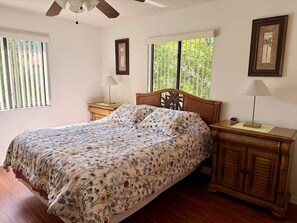 2 bedrooms, iron/ironing board, WiFi, bed sheets - OK-near Beaches and IMG, Pool, Tennis, Pickleball (Bradenton)