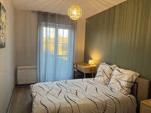 4 bedrooms, WiFi, bed sheets
