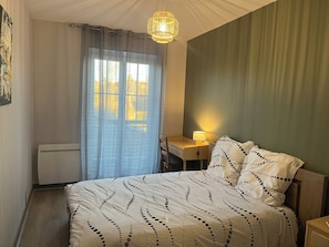 4 bedrooms, WiFi, bed sheets