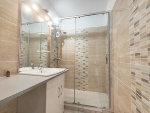 Bathroom - Air-conditioned apartment with parking in Cap d'Agde (Cap d'Agde)