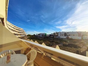 Outdoor dining - Air-conditioned apartment with parking in Cap d'Agde (Cap d'Agde)
