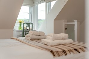 Free WiFi, bed sheets - 3 Bed in Fowey (oc-m32343) (Fowey)