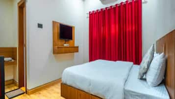 Deluxe Double Room | Desk, free WiFi, bed sheets