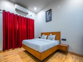 Desk, free WiFi, bed sheets