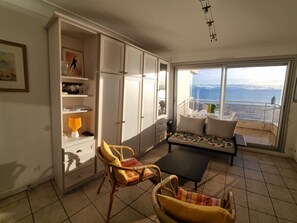 TV - Luxury Seafront Studio in Sables-d'Olonne (Les Sables-d'Olonne)