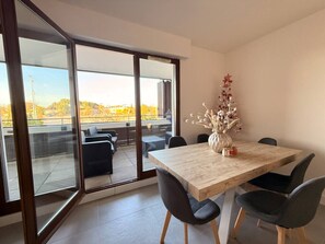 Dining - L’Escale d’Ovalie, GGL Stadium, Parking, Tram (Montpellier)