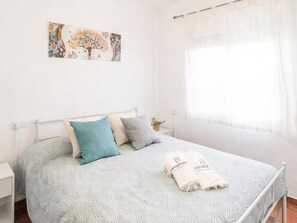 Free WiFi, bed sheets