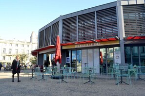 Outdoor dining - La loge - Climatisation (Montpellier)