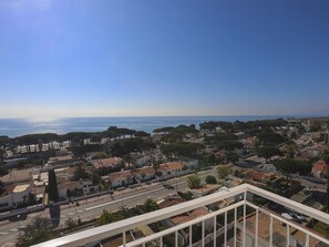 Property grounds - Renovated 3-BR apartment, near beach with sea view (Cambrils)