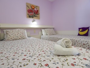 1 bedroom, bed sheets