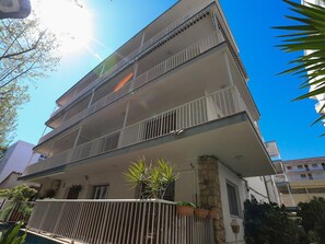 Exterior - Spacious Apartment Near Salou Beach – Perfect for Families & Groups (Salou)