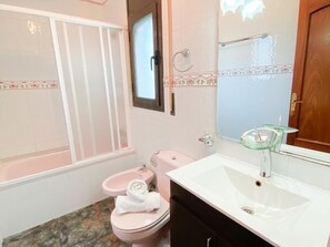 Towels - Charming Two-Story Villa with Private Pool and Garden in Miami Platja, Close to Catalan Coast (Miami Playa)