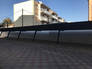 Property grounds - Seafront Apartment with Private Parking in Cambrils (Cambrils)