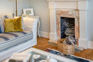 TV - 2 Bed in Fowey (oc-p00638) (Fowey)