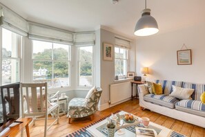 TV - 2 Bed in Fowey (oc-p00638) (Fowey)