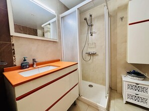 Towels - Charming Studio Near Levante Beach with Pool and Terrace in Salou (Salou)