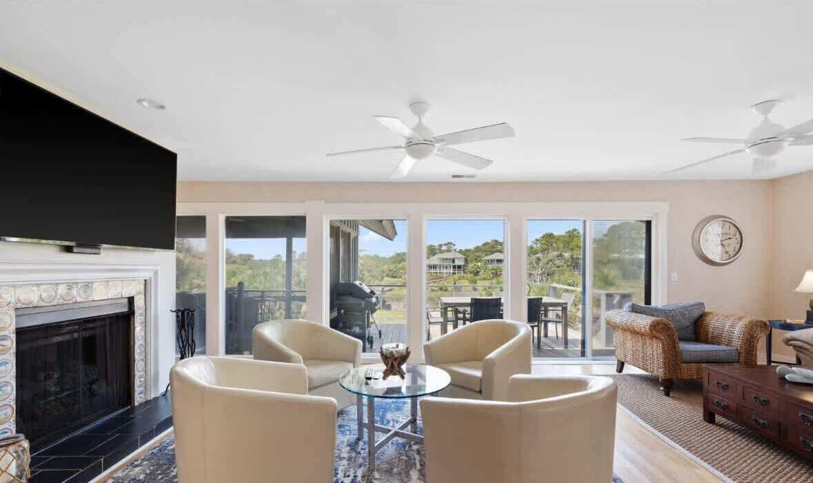 TV, fireplace, offices