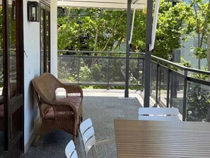Outdoor dining - Stylish 3-bedroom apartment near Salou beach (Salou)