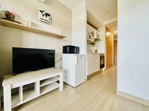 Fridge, microwave - Comfortable studio with AC, pool and kids' playground - Salou center (Salou)