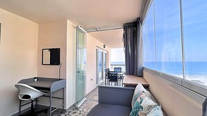 A hotel room with a balcony, a desk, a chair, and a bed. - Albaida Gardens (El Morche)