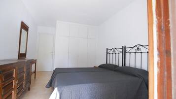 2 bedrooms, bed sheets