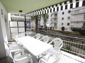 Outdoor dining - Cozy Apartment 100m from Levante Beach, Salou (Salou)